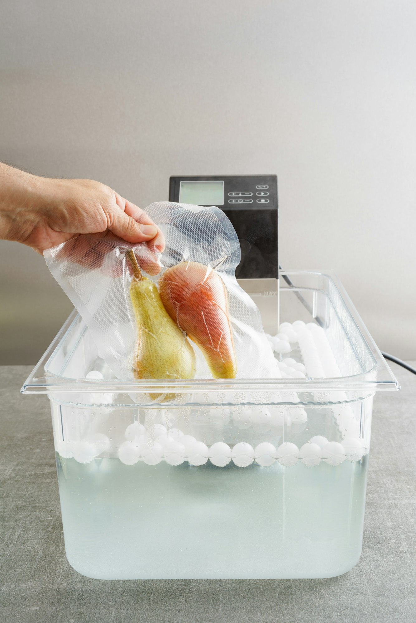 Sous vide cooking of pears